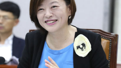 진선미 여성가족부 장관 후보자는…당에선 분위기 메이커, 동성커플 허용 주장한 인권변호사