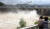 28일 밤 서울 등 수도권 지역에 폭우가 내린 29일 오전 경기도 하남시 한강 상류 팔당댐에서 수문이 열려 물이 방류되고 있다. [뉴스1]