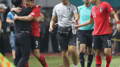 [속보] 황희찬, 금빛 추가골…한국, 일본 상대 2-0 앞서