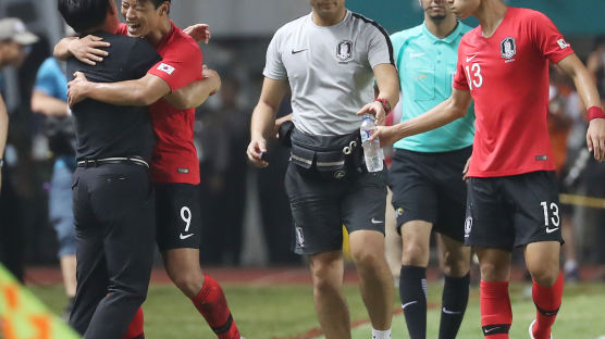 [속보] 황희찬, 금빛 추가골…한국, 일본 상대 2-0 앞서
