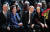 2일(현지시간) 러시아 가수 이오시프 코브존의 영결식에 참석한 블라디미르 푸틴 대통령이 옆자리에 앉은 코브존 아내와 이야기를 나누고 있다. [AP=연합뉴스]