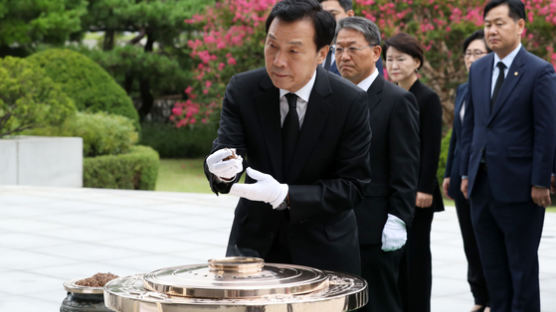 손학규 연정 가능성 시사 … 민주당 “협치하자” 한국당 “여당 독주 막자”