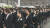 일본항공(JAL)의 입사식,짙은색 정장을 입은 신입사원들의 모습. [중앙포토]