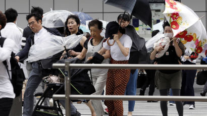 일본 상륙한 태풍 '제비'···55만명에 피난 권고 내려