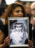 사우디아라비아 인권운동가 라이프 바다위의 사진을 들고 있는 아내 엔사프 하이다르. [AP=연합뉴스]