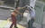지난 6월 7일 오전 서울 강남구의 한 골목에서 서촌 궁중족발 사장 김모씨가 건물주 이모씨에게 망치를 휘두르는 모습. [피해자 이씨 제공]