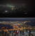 6일 밤 정전사태로 암흑이 된 하코다테의 야경(위). 아래는 일본 3대 야경으로 꼽힐 정도로 아름다운 하코다테의 평소 야경. 두 사진은 같은 자리에서 촬영됐다. 아래 사진은 2015년 11월 촬영.[AP=연합뉴스] 