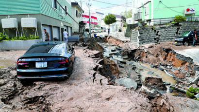 한밤 홋카이도 강진 … 산사태에 마을 사라졌다