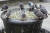 불볕더위가 기승을 부린 지난 7월 6일 오후 서울 종로구 인사동 입구에서 살찐 비둘기들이 물을 담아두는 &#39;드무&#39;에서 차례로 물놀이를 하고 있다. [연합뉴스]