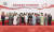 시진핑 중국 국가주석의 부인 펑리위안 여사가 중국-아프리카 협력 포럼에 참석한 각국 대표의 배우자들과 기념활영을 했다. [베이징=신화]