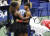 경기가 끝난 후 오사카 나오미에게 축하의 포옹을 하고 있는 세리나 윌리엄스(왼쪽). [EPA=연합뉴스]