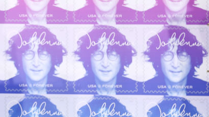 [서소문사진관]레코드 판 만한 우표로 만들어진 존 레논
