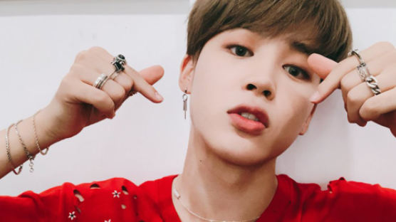 BTS JIMIN Even Caught a Pop Singer's Heart by Unconcernedly Flipping Mic