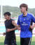 독일 함부르크 서 뛰던 2011년 6월 손흥민(오른쪽)과 함께 훈련 하는 아버지 손웅정씨. [연합뉴스]
