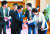 장하성 청와대 정책실장과 김현미 국토교통부 장관이 11일 오전 청와대에서 열린 국무회의에 입장하다 인사하고 있다.[청와대사진기자단]