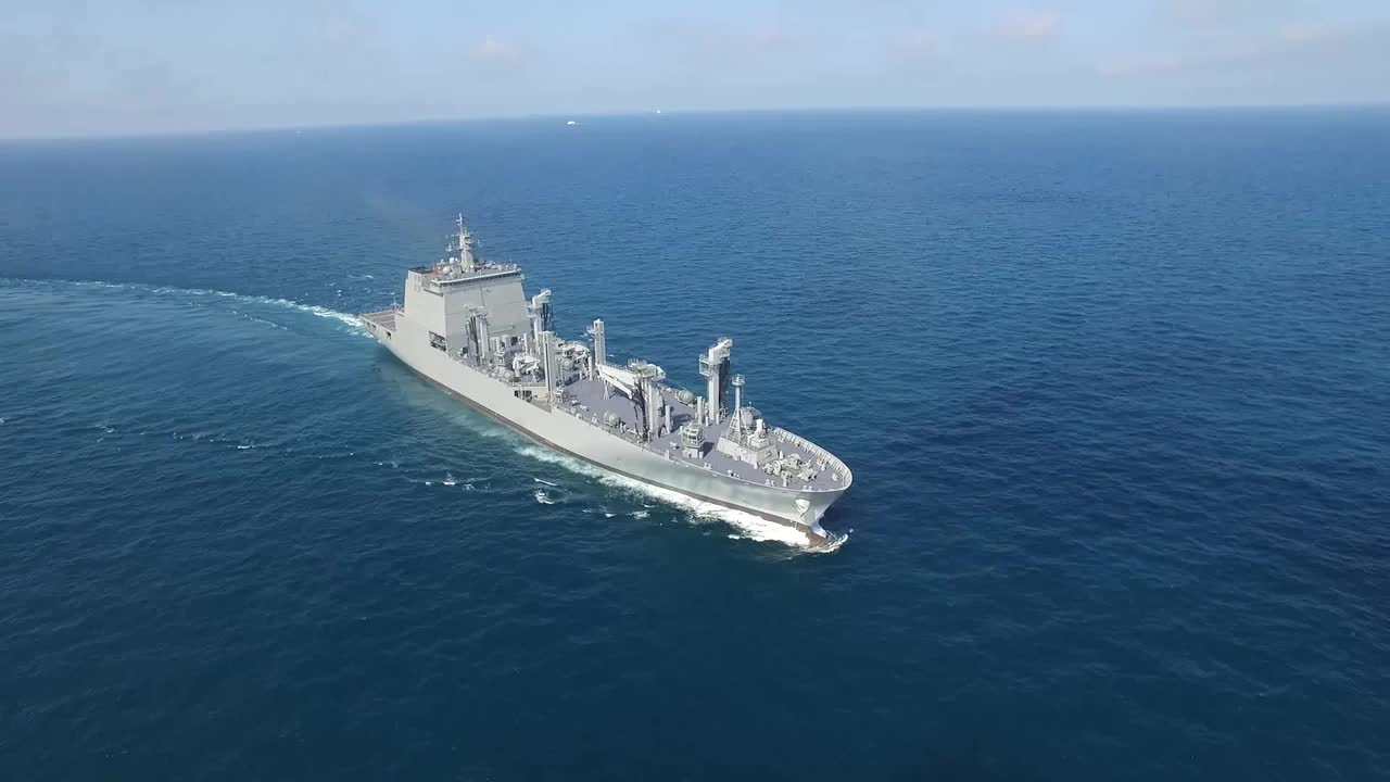 해군, 국내 최대 군수지원함 '소양함' 인도