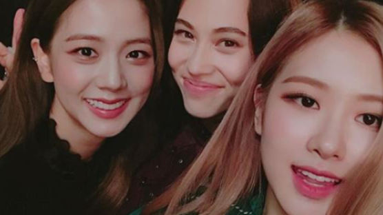 "Real Unexpected Friendship"...BLACKPINK Took Proof Shot With GD's Ex-Girlfiend