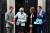 2017년 10월 30일 테레사 메이 영국 총리가 관저 앞에서 제1,2차 세계대전에서 희생된 장병들을 추모하는 &#39;포피&#39;를 가슴에 달기 위해 손을 뻗고 있다. [연합뉴스]