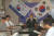 1998년 7월 16일 김정길 행정자치부 장관이 서울 세종로 종합청사에서 건국50주년 기념달리기 및 태극기 사랑운동에 대해 설명하고 있다. [중앙포토]