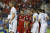16일 열린 MLS 토론토전에서 프리킥 상황을 기다리는 LA 갤럭시 공격수 즐라탄 이브라히모비치(왼쪽). [AP=연합뉴스]