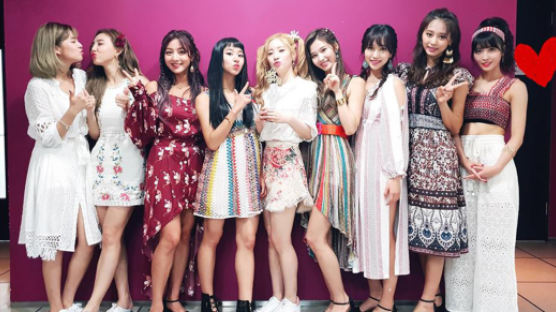 TWICE's 'TT' Music Video To Exceed 400 Million Hits on Youtube…For the First Time for Korean Female Artists