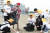 15일 부산 해운대구 송정해수욕장에서 열린 &#39;위 세이브 투게더&#39; 캠페인 참여자들이 해안에서 쓰레기를 줍고 있다. 송봉근 기자