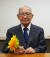 가와사키 시민네트워크를 이끄는 세키다 히로오 대표(90)가 선플운동의 상징인 해바라기를 들고 있다. [사진 선플운동본부]