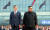 문재인 대통령이 18일 오전 평양 순안공항 도착한 뒤 마중 나온 김정은 국무위원장과 북한군 의장대를 사열하고 있다. [평양사진공동취재단]