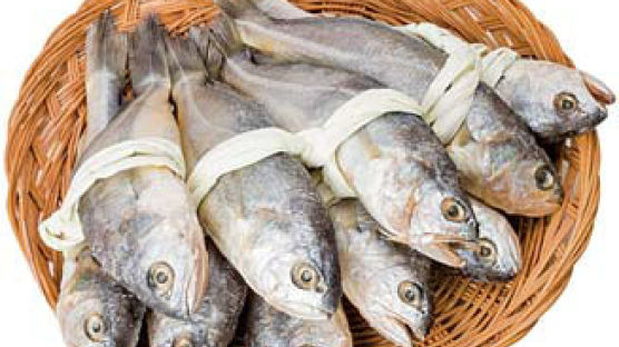 [라이프 트렌드] 추석 차례상에 올릴 생선요리 재료 … ‘수산물이력제’ 확인하고 사면 안심