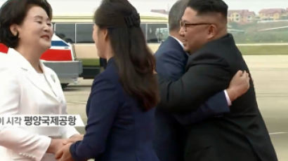 [서소문사진관] 예포발사, 북한 주민의 열렬한 환영받으며 평양 도착한 문재인 대통령