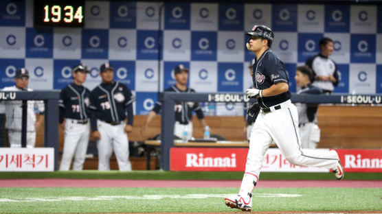 '42호 홈런' 김재환, 두산 최다 홈런 타이기록