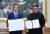 문재인 대통령(왼쪽)과 김정은 북한 국무위원장이 19일 오전 평양 백화원 영빈관에서 평양공동선언문에 서명한 후 합의서를 들어보이고 있다. [평양 사진공동취재단]