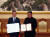 문재인 대통령과 김정은 북한 국무위원장이 19일 백화원 영빈관에서 평양공동선언문에 서명한 후 펼쳐 보이고 있다. [연합뉴스]