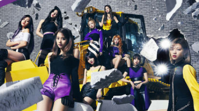 TWICE Achieves Triple Crown on Billboard Japan with Its First Japanese Full-Length Album 'BDZ'