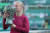 여자프로테니스(WTA) 투어 KEB하나은행 코리아오픈 단식에서 우승을 차지한 키키 베르턴스(네덜란드)가 트로피에 입을 맞추며 기념촬영하고 있다. [연합뉴스]