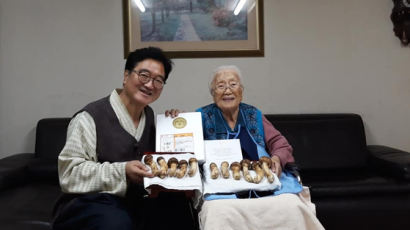 우원식 “102세 어머니, 송이버섯 받고 아이처럼 기뻐하신다” 