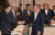 이해찬 민주당 대표(왼쪽)가 9월 6일 청와대에서 열린 포용국가전략회의에 참석해 문재인 대통령과 악수하고 있다. / 사진:청와대사진기자단