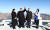 지난 20일 오전 문재인 대통령과 김정은 국무위원장이 백두산 정상인 장군봉에 올라 손을 맞잡아 들어올리고 있다. 평양사진공동취재단