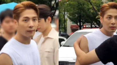 VIDEO: GOT7 JACKSON Admonishes a Man for Putting Numbers of Fans at Risk 
