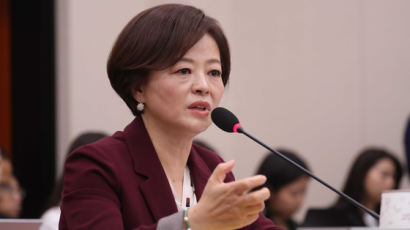 진선미 장관 “민간기업 고위관리직 여성비율 조사·발표할 것”