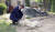 지난해 5월 21일 문재인 대통령이 양산 사저에 도착해 사저 마당에 있는 마루를 만지고 있다. [사진 청와대 제공]