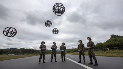 '드론 군대'까지 만든 한국… 돈은 중국이 쓸어담는다