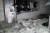 한 주민이 무너진 집안 내부를 둘러보고 있다. [AFP=연합뉴스]