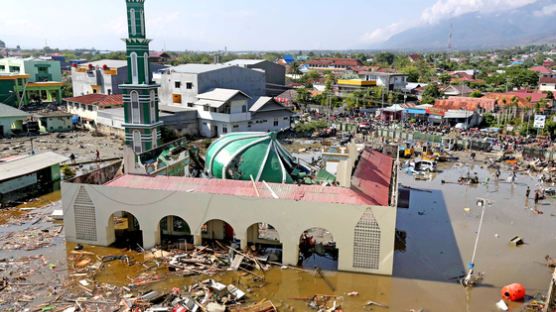 인도네시아 강진 사망자 830명 늘어…“피해자 수천명 이를 수도”