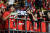 지난달 11일 수원월드컵경기장에서 열린 칠레와 A매치 평가전에서 손흥민은 응원하는 소녀팬들. [뉴스1]