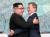  문재인 대통령(오른쪽)과 김정은 국무위원장이 4월 27일 정상회담에서 &#39;판문점 선언문&#39;에 서명한 뒤 환하게 웃으며 포옹하고 있다. [청와대 사진기자단]