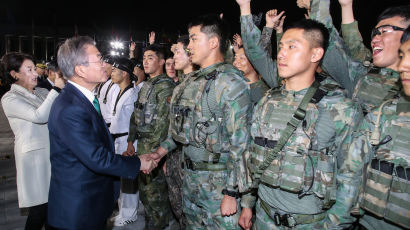 군 복무 중인 옥택연, 국군의 날 기념행사 참여 "남은 기간 최선 다할 것"
