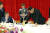 마술사 최현우가 19일 오후 평양 목란관에서 환영 연회에서 문재인 대통령 내외와 김정은 국무위원장 내외에게 마술을 선보이고 있다. 2018.9.18 [사진 청와대]