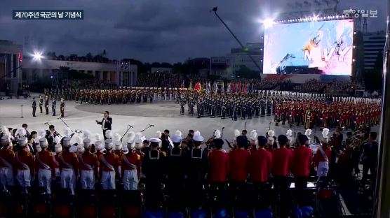 군 복무 중인 옥택연, 국군의 날 기념행사 참여 "남은 기간 최선 다할 것"