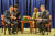 미국 뉴욕에서 만난 폼페이오(오른쪽) 미 국무장관과 이용호 북한 외무상이 대화를 나누고 있다. [사진 폼페이오 트위터 캡처]